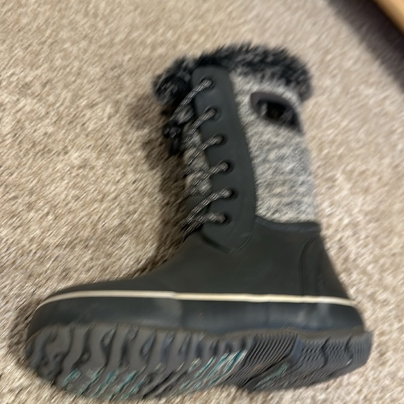 Bogs waterproof boots kids sz 1 - Picture 6 of 8